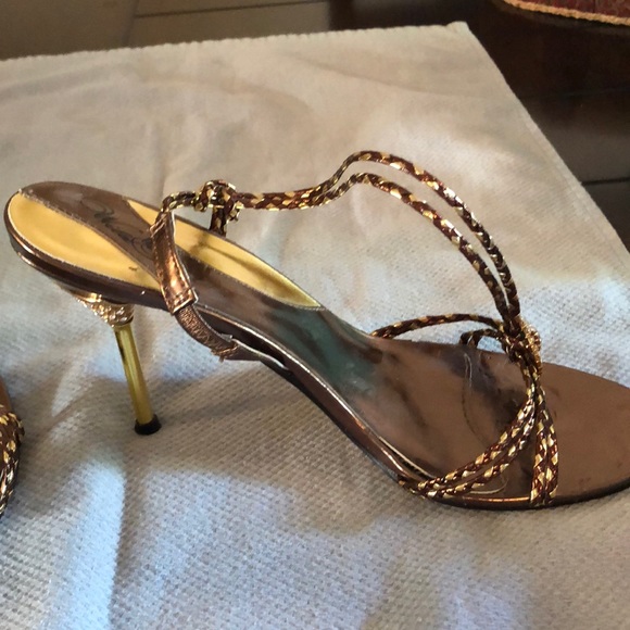 Beautiful blingy shoe. Will get noticed. - Picture 3 of 4